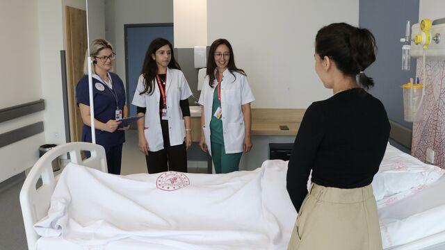 Öksürük şikayetiyle hastaneye götürüldü! Mide ve boğazından çıkanlar şoke etti