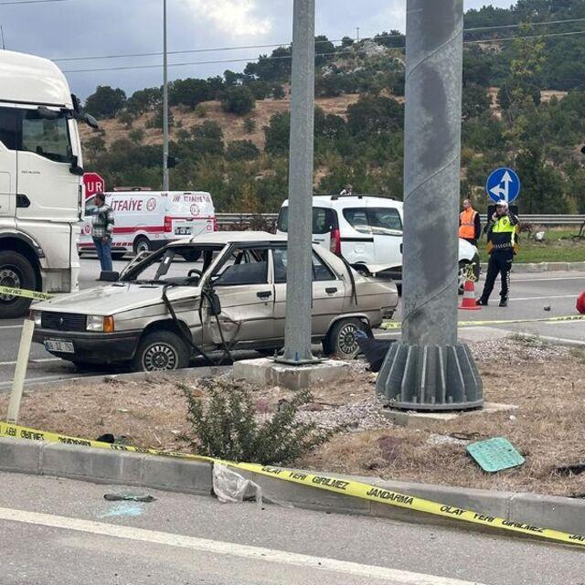Otobüs ve otomobil çarpıştı! Can kayıpları var