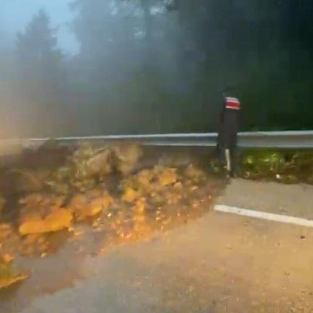 Uludağ yolunda heyelan paniği!
