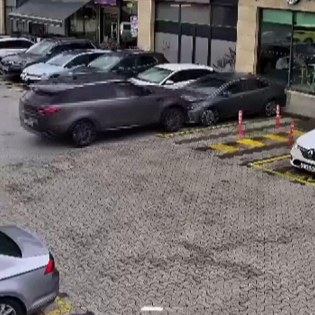 Çekmeköy'de araçlar kafeye girdi