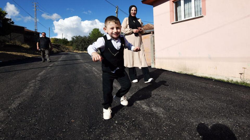 Köy yolu minik Kürşat için asfaltlandı