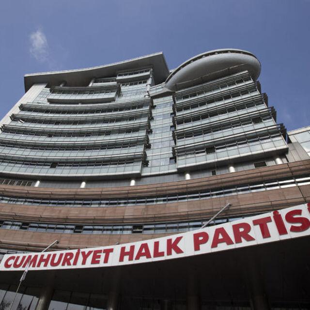 CHP, 5 belediye başkanını ihraç etti