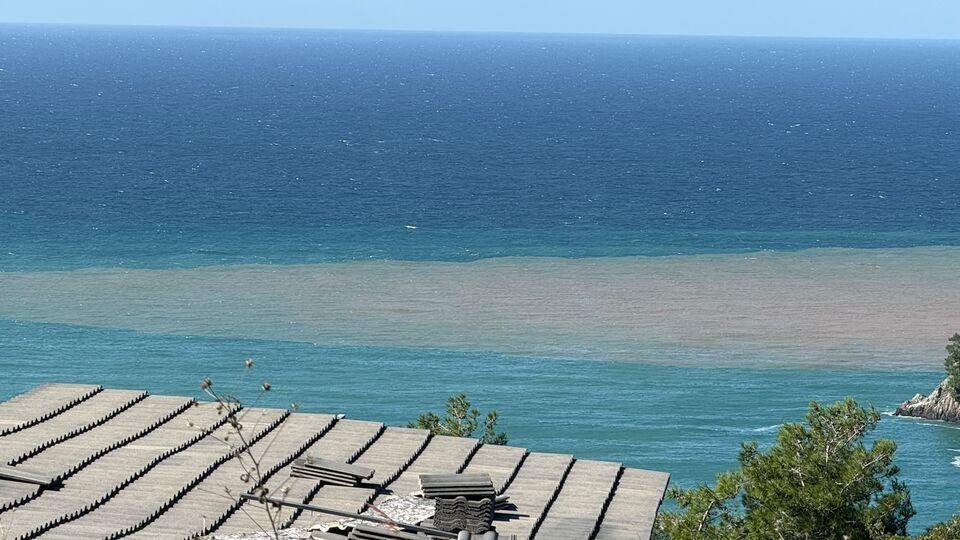 Bartın'da deniz kahverengiye döndü