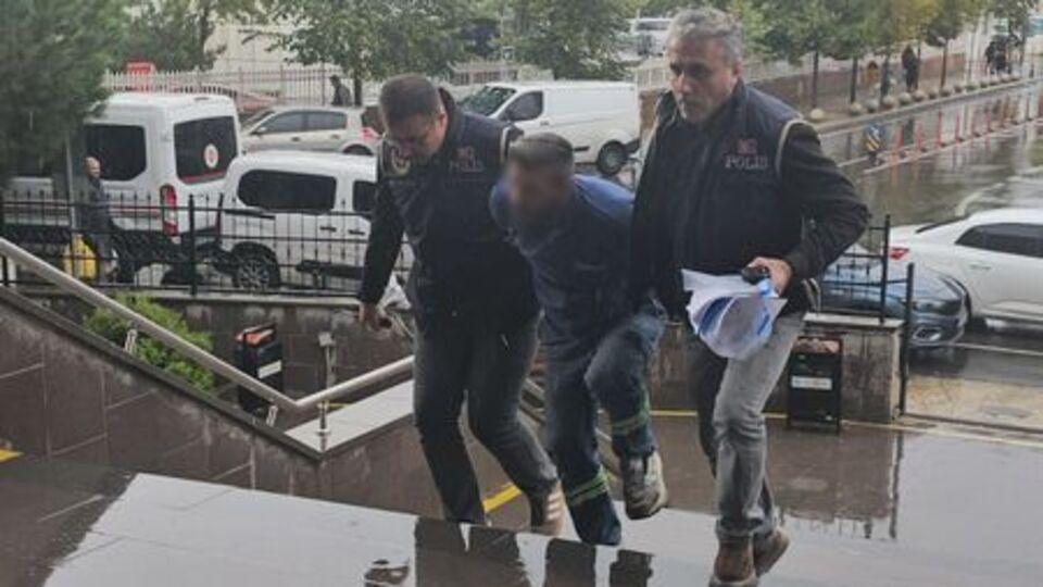 Bayrak provokatörü kendisi çıktı