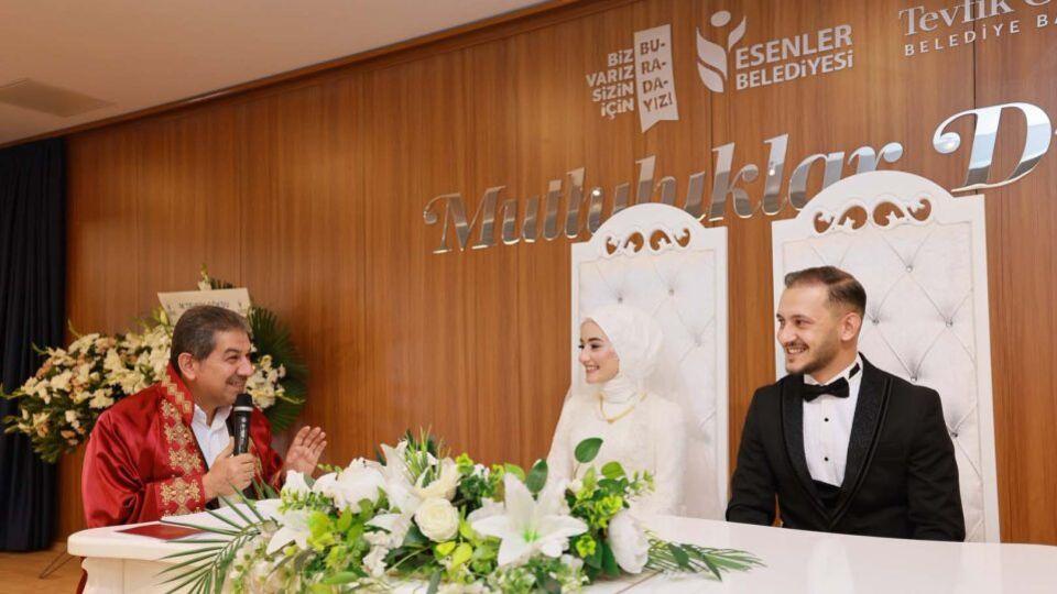 Esenler'de çiftlere ücretsiz nikah hatırası