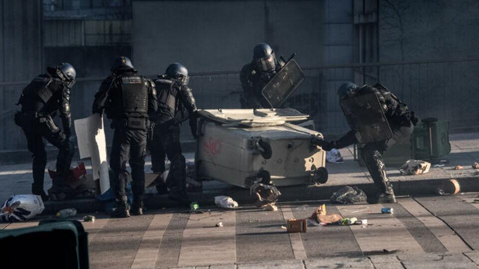 Fransa'da liselerde eğitime ara verildi