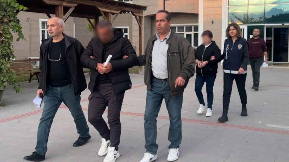 Yaşlı adamı darp ederek senet imzalattılar!