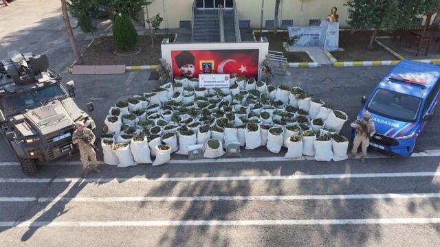 Diyarbakır'da 2,2 ton uyuşturucu ele geçirildi