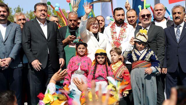 GastroAntep renkli kortejle başladı