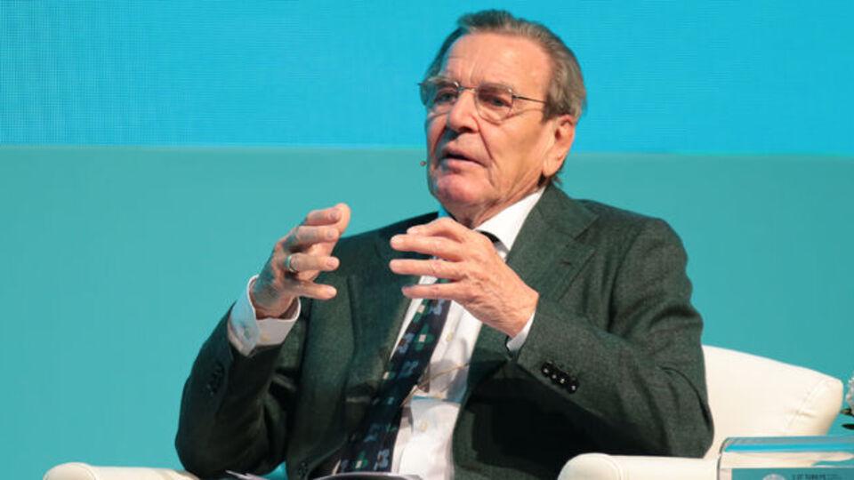 Schröder, Putin'in doğum günü kutlamasına katıldı