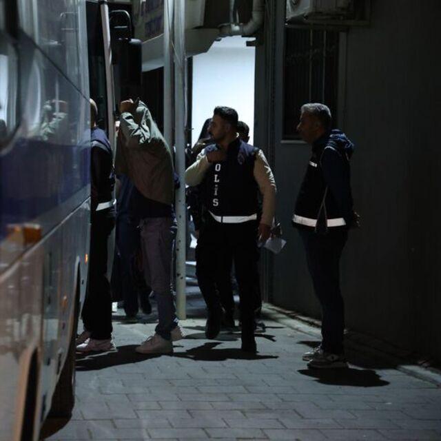Bayraklı Belediyesi'ne yönelik operasyonda 15 tutuklama