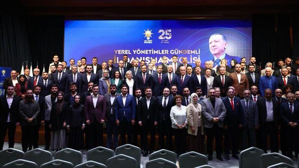 Farklı partilerden 136 kişi AK Parti'ye katıldı