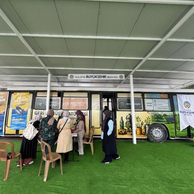 Eski otobüs geri kazanım atölyesine dönüştü