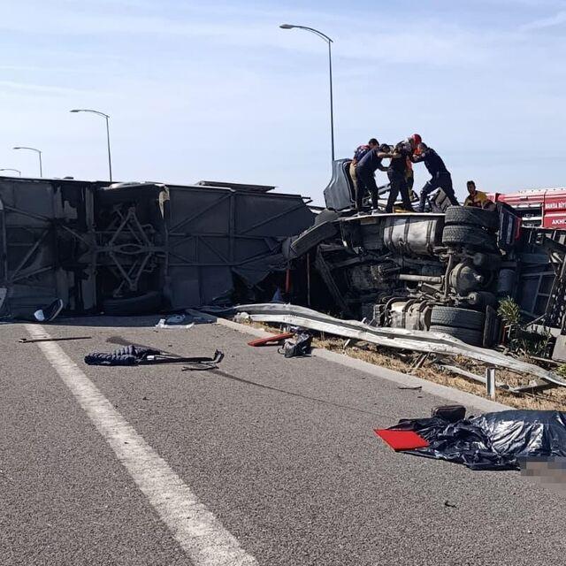 Otobüsle TIR çarpıştı! 11 can kaybı var!