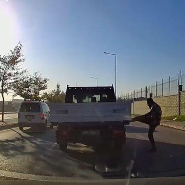 Kamera görüntüsü çıktı... 180 bin TL'lik tekme attı!
