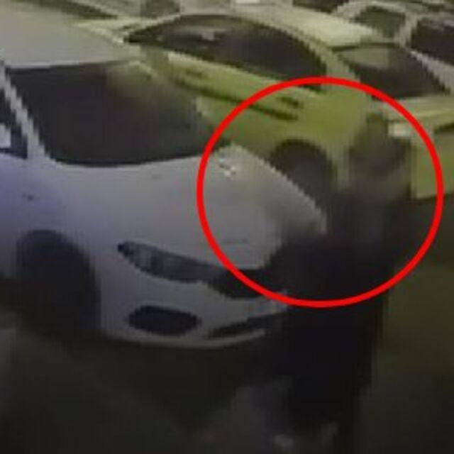Taksiciden müşteriye silahlı saldırı: O anlar kamerada