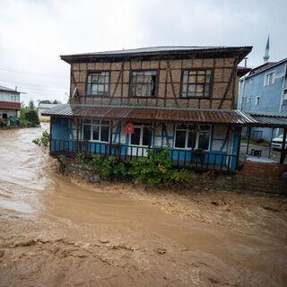 Şiddetli yağış yön değiştirdi, birçok kenti sağanak vurdu!