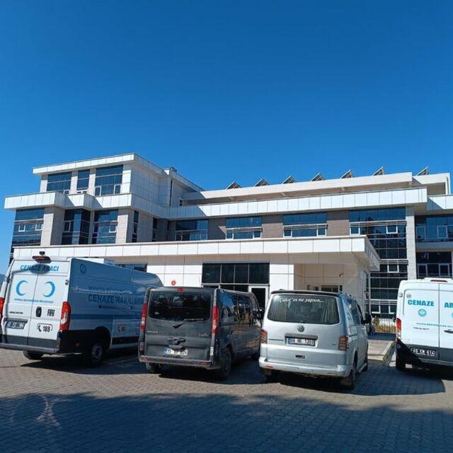 İki erkek çıkan tartışmada genç kadını öldürdü