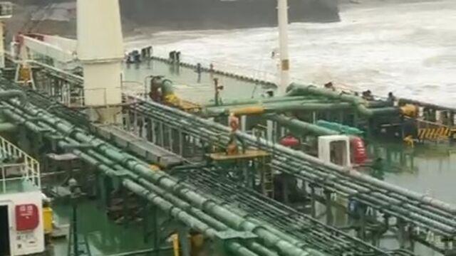 Sürüklenen tanker karaya oturdu