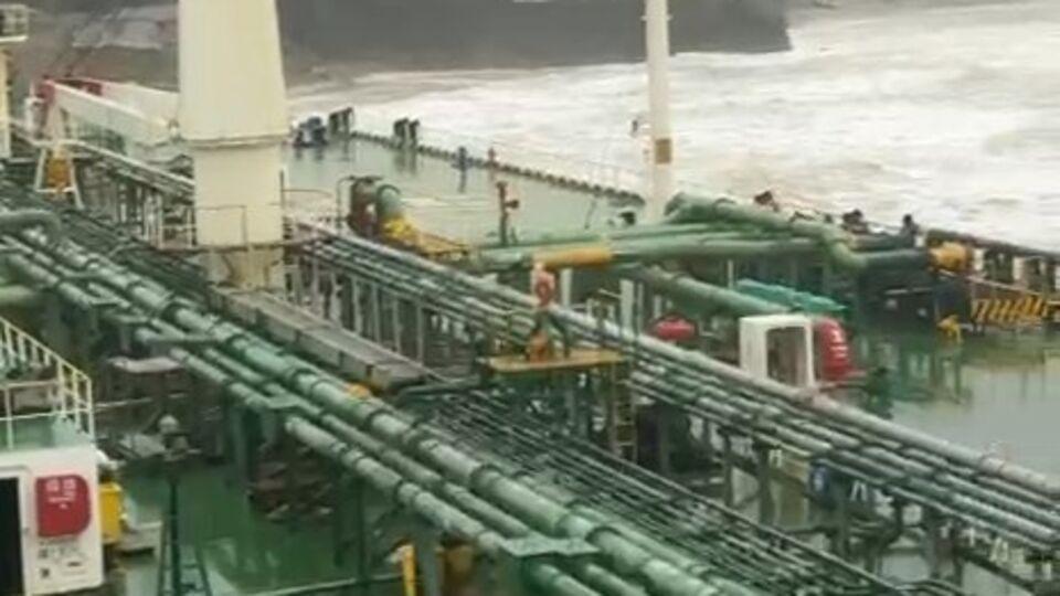 Sürüklenen tanker karaya oturdu