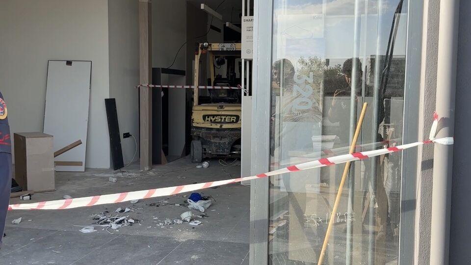 Üzerine devrilen blok can aldı