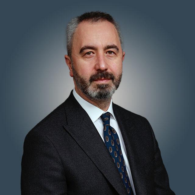 Bekir Bayrakdar kimdir?