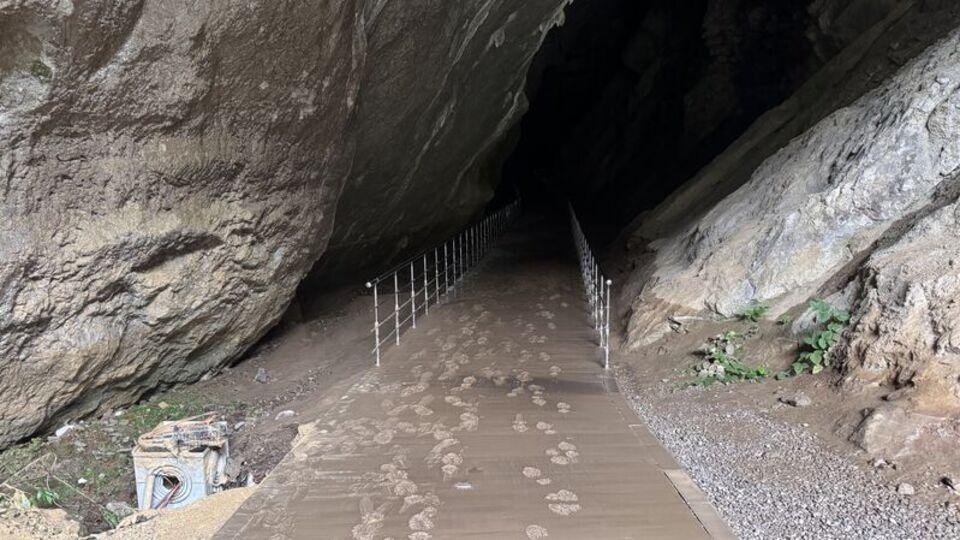 Su ve balçıkla kaplandı, ziyarete kapatıldı