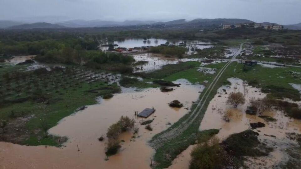 Ağva'da yollar, tarım arazileri ve evler su altında