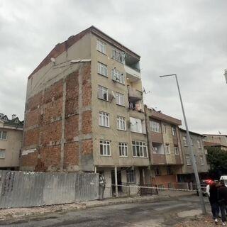 Küçükçekmece'de 7 katlı bina korkuttu