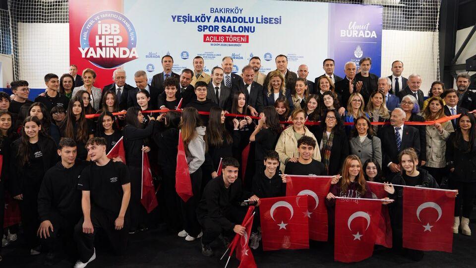 Bakırköy'deki lisede yeni spor salonu açıldı