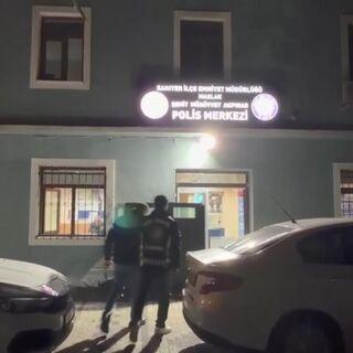 Trafikte kâbus! İçerisinde çocuk bulunan araca saldırdı, camı kırdı!