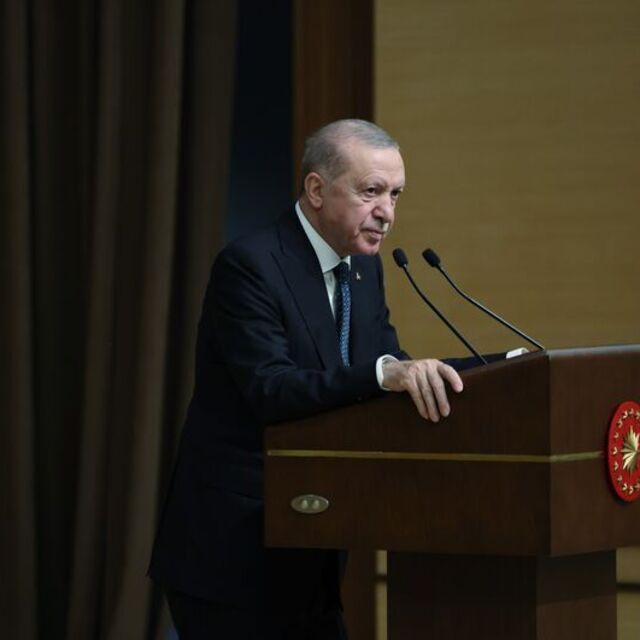 Aliya İzzetbegoviç'i andı