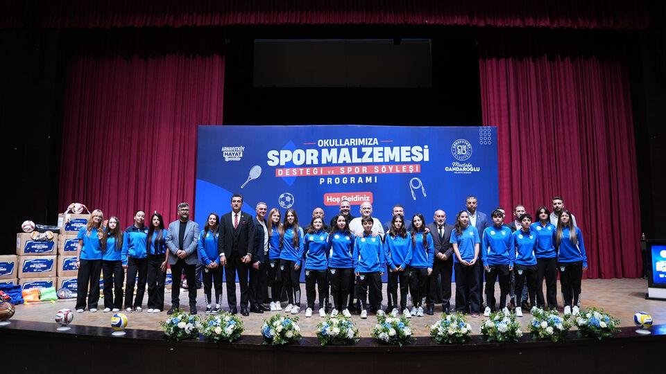 Arnavutköy'de okullara spor malzemesi desteği