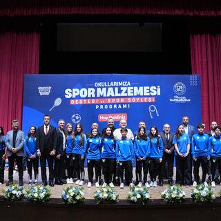 Arnavutköy'de okullara spor malzemesi desteği