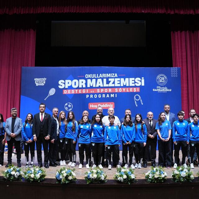 Arnavutköy'de okullara spor malzemesi desteği