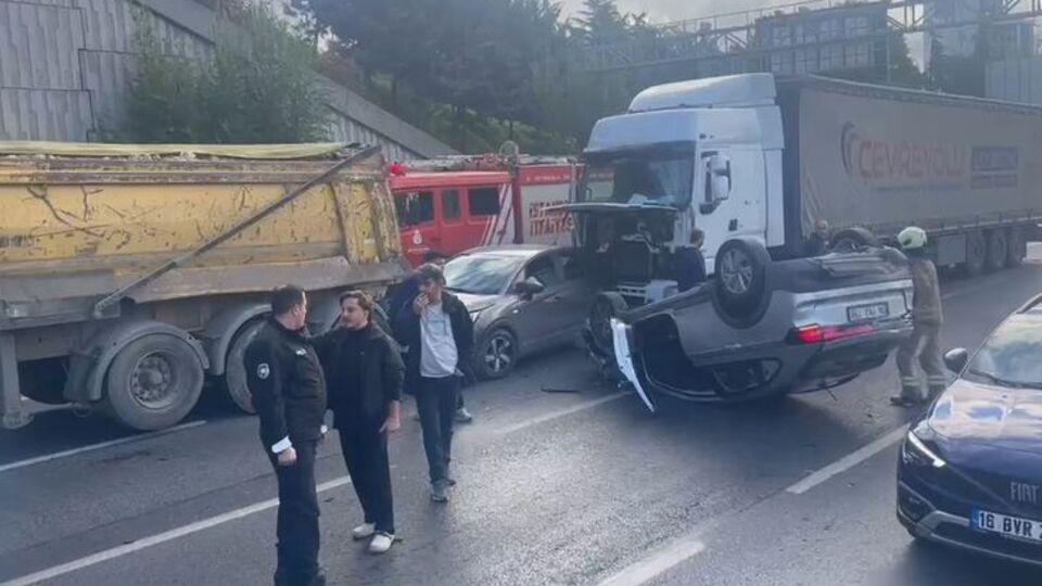 Bağcılar'da zincirleme kaza! Yaralılar var