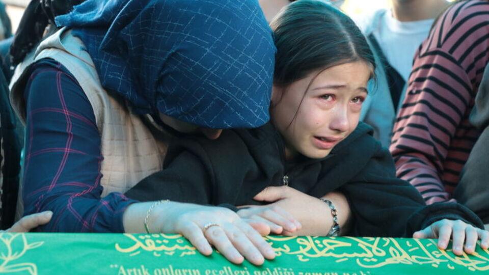 10 yaşındaki Elif defalarca tabutu öptü