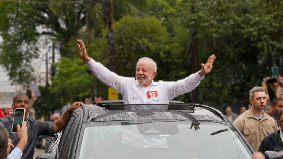 Brezilya'da seçimin galibi Lula da Silva