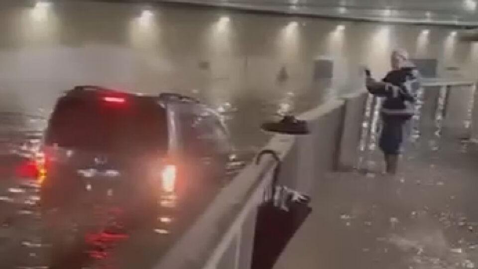 İstanbul'da sağanak alarmı! Pendik'te korkutan görüntü!
