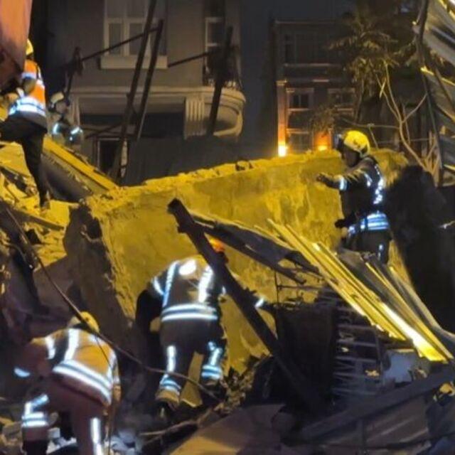Beyoğlu'nda 5 katlı metruk bina çöktü