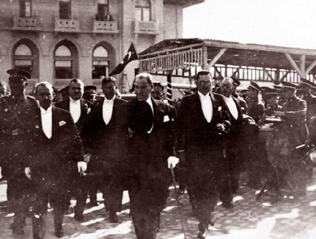 29.10.1930 / Mustafa Kemal Atatürk, Ankara'da 29 Ekim Cumhuriyet Bayramı kutlamalarına katıldı.