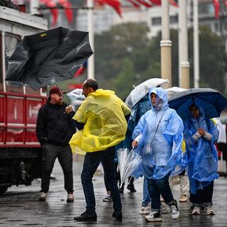 26 sarı, 4 turuncu uyarı! Şiddetli yağışlarla sel tehlikesi