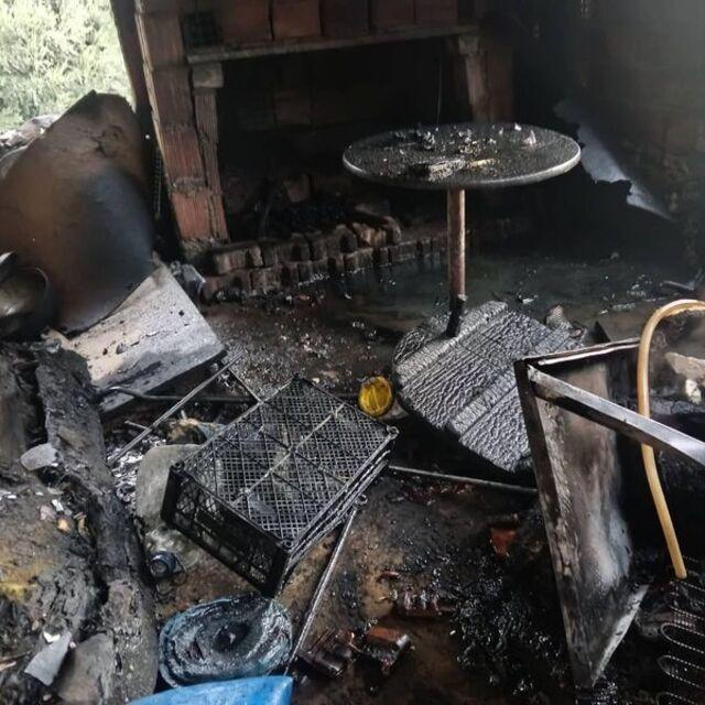 Şömineyi benzinle yakmak istemişti!