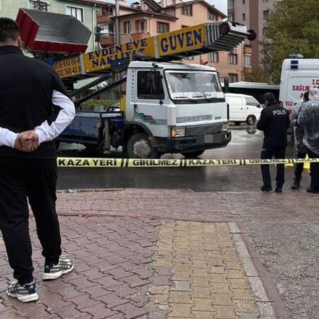 Feci kaza! Kamyon yaşlı kadına çarptı!