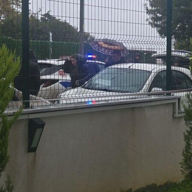 Okulun önünde bekçi veliyi vurdu!