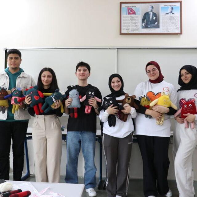 Atıl kıyafetler çocuklar için oyuncağa dönüştü