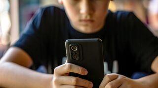 Çocukları dijital dünyadan korumak için yaş sınırı yeterli mi?