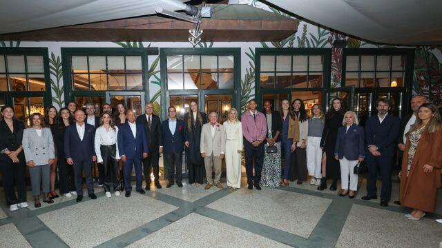 Koç'tan A Milli Kadın Voleybol Takımı'na destek