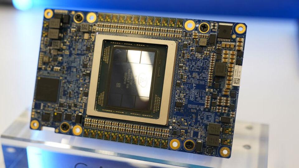 Intel'in geliri arttı kârı geriledi