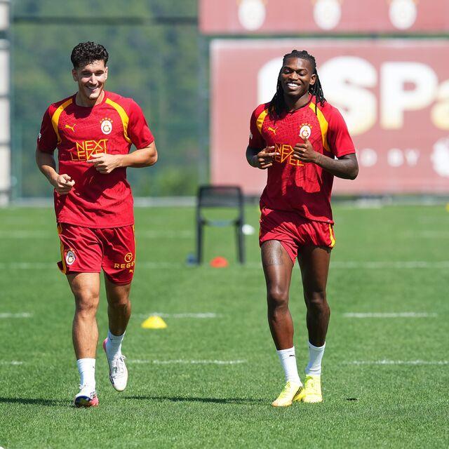 G.Saray'ın yeni transferleri Deniz Gül ve Rafael Leao idmanda.